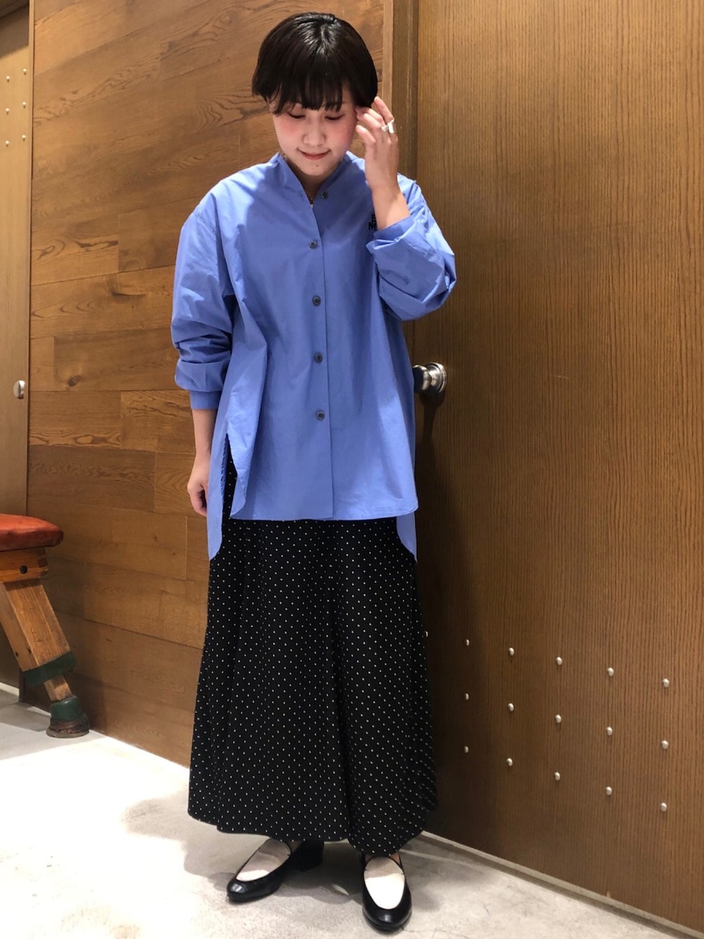 「ドット、シャツ、低身長、低身長コーデ、スカート、ローファー、ootd、きれいめカジュアル、ブルー、ロングスカート」｜「NOMBRE IMPAIRのアイテム（ローファー、ブラック系）」を使った、saegusa.さん（レディース・151cm）の夏コーディネートの1枚目の写真