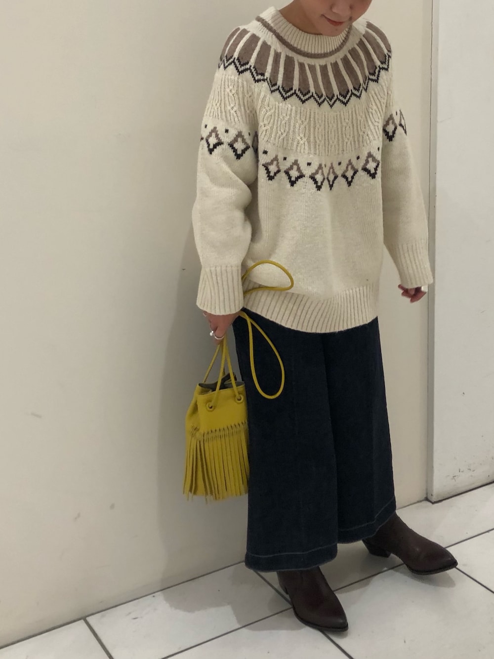 「シンプル、イエロー、ゆるニット、大人カジュアル、ノルディック柄、ootd、ミニバッグ、低身長コーデ、秋冬コーデ、ニット/セーター」｜「NOMBRE IMPAIRのシェットランド　ノルディックニット（ニット/セーター、ホワイト系）」を使った、saegusa.さん（レディース・151cm）の秋コーディネートの1枚目の写真
