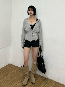 「WHO'S WHO gallery（フーズフーギャラリー）のコルセットフーディ（Tシャツ/カットソー、グレー系）」を使った、makiさん（レディース・159cm）の夏コーディネート
