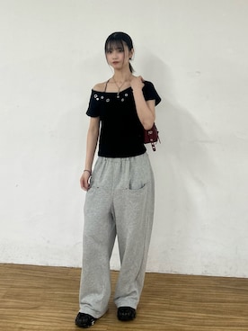 「WHO'S WHO gallery（フーズフーギャラリー）の【WEB限定】ハトメオフショル半袖トップス（無地/ドット）（Tシャツ/カットソー、ブラック系）」を使った、makiさん（レディース・159cm）の春コーディネート