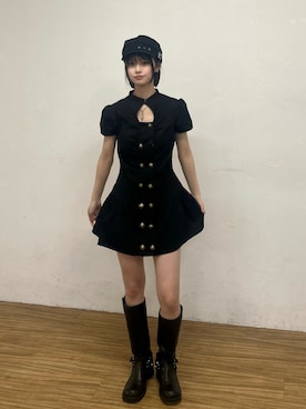 「WHO'S WHO gallery（フーズフーギャラリー）のWボタンギャザーワンピ（無地/チェック/ドット）（ワンピース、ブラック系）」を使った、makiさん（レディース・159cm）の春コーディネート