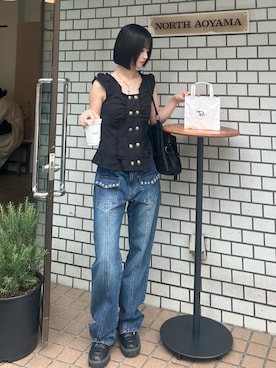 「WHO'S WHO gallery（フーズフーギャラリー）のWボタンレースチュニック（シャツ/ブラウス、ブラック系）」を使った、makiさん（レディース・159cm）の春コーディネート