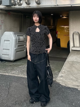 「WHO'S WHO gallery（フーズフーギャラリー）のWボタンギャザーブラウス(ドット柄・無地)（シャツ/ブラウス、ブラック系）」を使った、makiさん（レディース・159cm）の春コーディネート