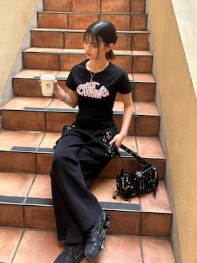 「WHO'S WHO gallery（フーズフーギャラリー）のデフォルメレースロゴチビT（Tシャツ/カットソー、ブラック系）」を使った、makiさん（レディース・159cm）の春コーディネート