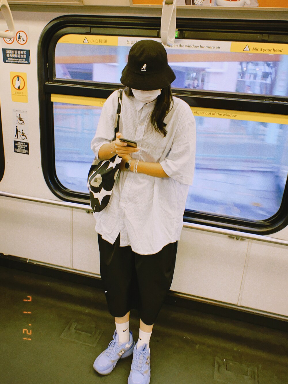 「夏コーデ、ootd、日系極簡、休閒」｜「KANGOLのKANGOL Bermuda Bucket/カンゴール バミューダ バケットハット（ハット、ブラック系）」を使った、kafooさん（レディース・180cm）の冬コーディネートの1枚目の写真
