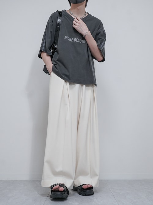 【VELNUS】Double tuck design wide flare slacks/ダブルタックデザイン ワイドフレアスラックス