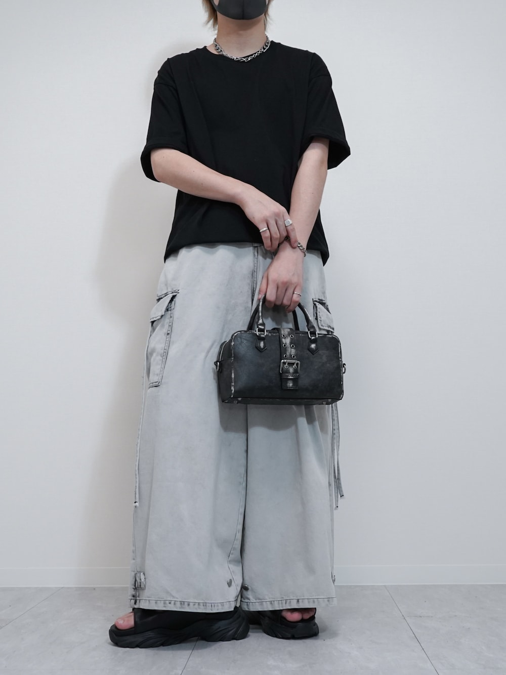 「CLELの【CLEL】Functionary cotton heavyweight short sleeve T-shirt/ファンクショナリーコットン ヘビーウェイト半袖Tシャツ（Tシャツ/カットソー、ブラック系）」を使った、けいさん（メンズ・177cm）の夏コーディネートの1枚目の写真
