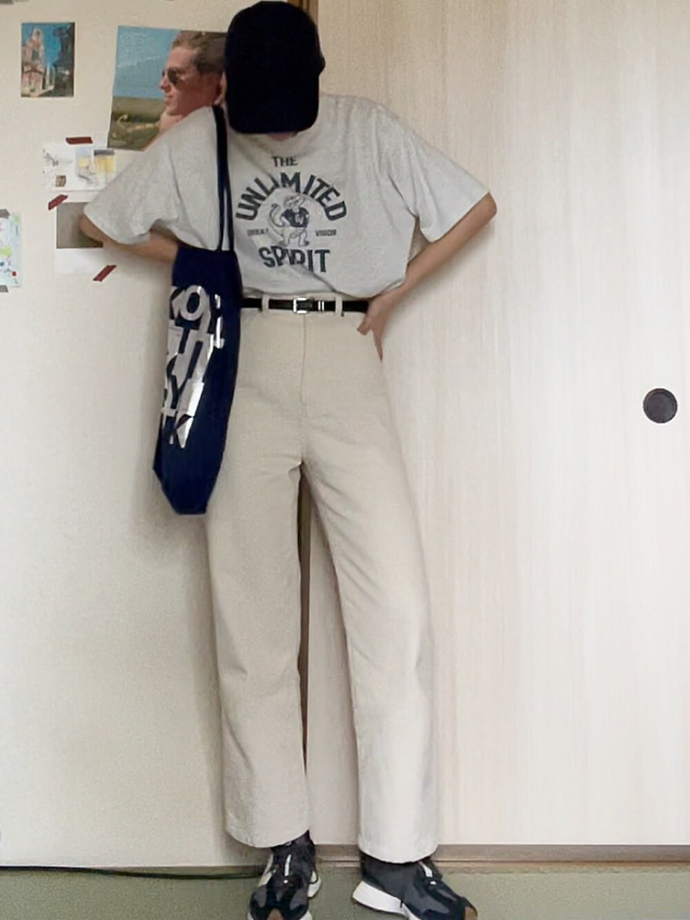 「earth music&ecologyのデニムバギーパンツ ＊（デニムパンツ、ホワイト系）」を使った、M.Uさん（レディース・168cm）の秋コーディネートの1枚目の写真