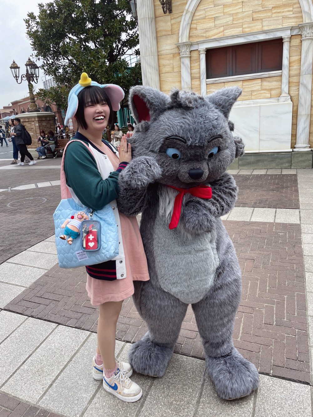 「カジュアルコーデ、春、ラクチンコーデ、大人可愛い、ディズニーコーデ、ディズニー」｜「Disneyのアイテム（ヘアバンド、ブルー系）」を使った、👼さん（レディース・164cm）の春コーディネートの1枚目の写真