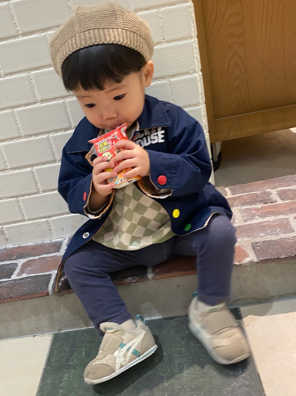「カジュアルコーデ、ゆるコーデ、男の子、むすこーで、古着MIX、ベレー帽、ベビーコーデ、１歳８ヶ月、1歳、かわいい」｜「sheinのアイテム（ハンチング/ベレー帽、ベージュ系）」を使った、itmuuuuuさん（キッズ・80cm）の春コーディネートの1枚目の写真
