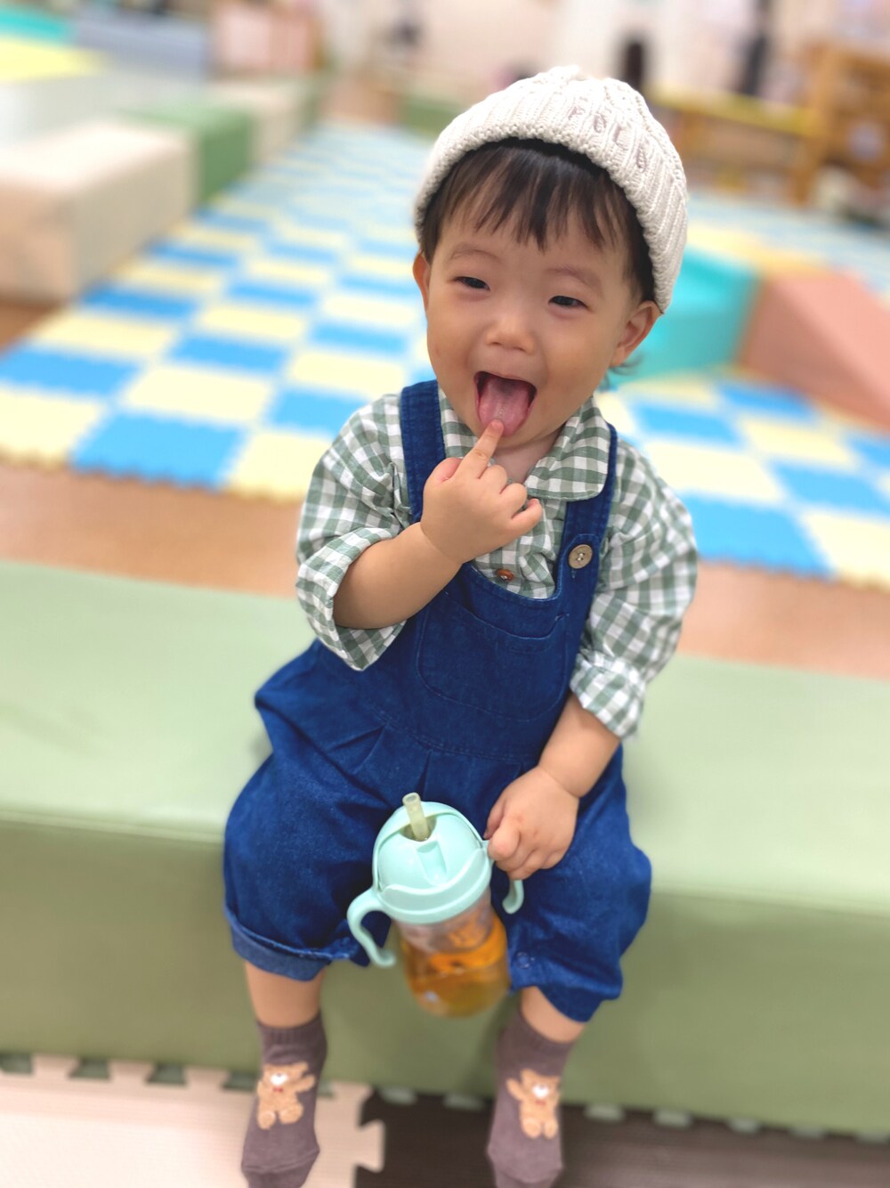「キッズコーデ、キッズファッション、ニット帽、チェック、秋コーデ、プチプラ、男の子ベビー、1歳、シャツスタイル」｜「しまむらのアイテム（ニットキャップ/ビーニー、ホワイト系）」を使った、itmuuuuuさん（キッズ・80cm）の秋コーディネートの1枚目の写真