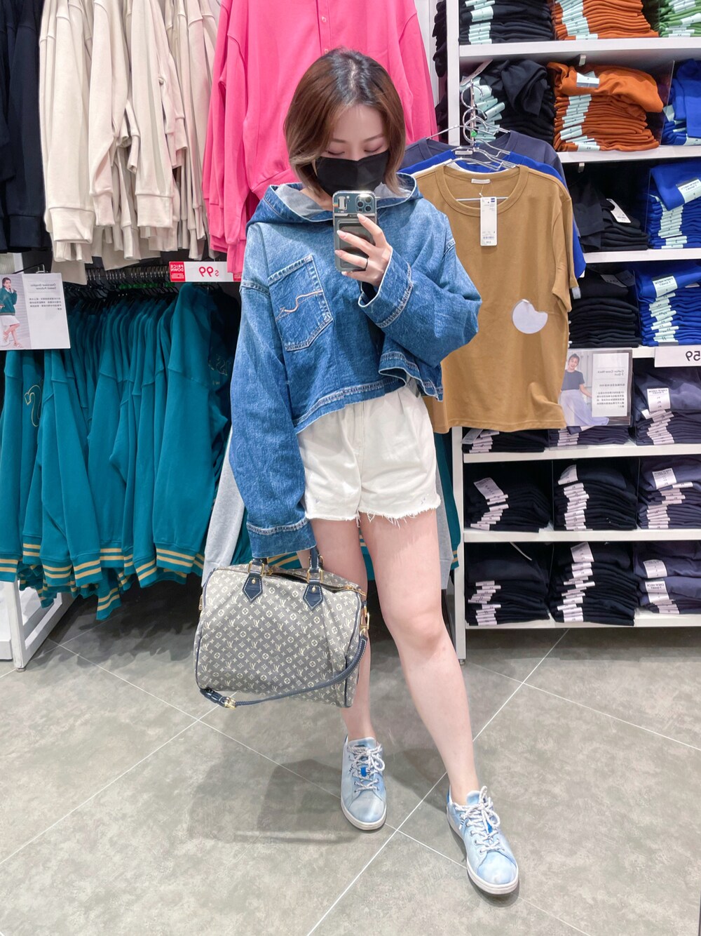 「denim」｜「LOUIS VUITTONのDenim Speedy 30（トートバッグ、ブルー系）」を使った、ココ 💭さん（レディース・157cm）の冬コーディネートの1枚目の写真