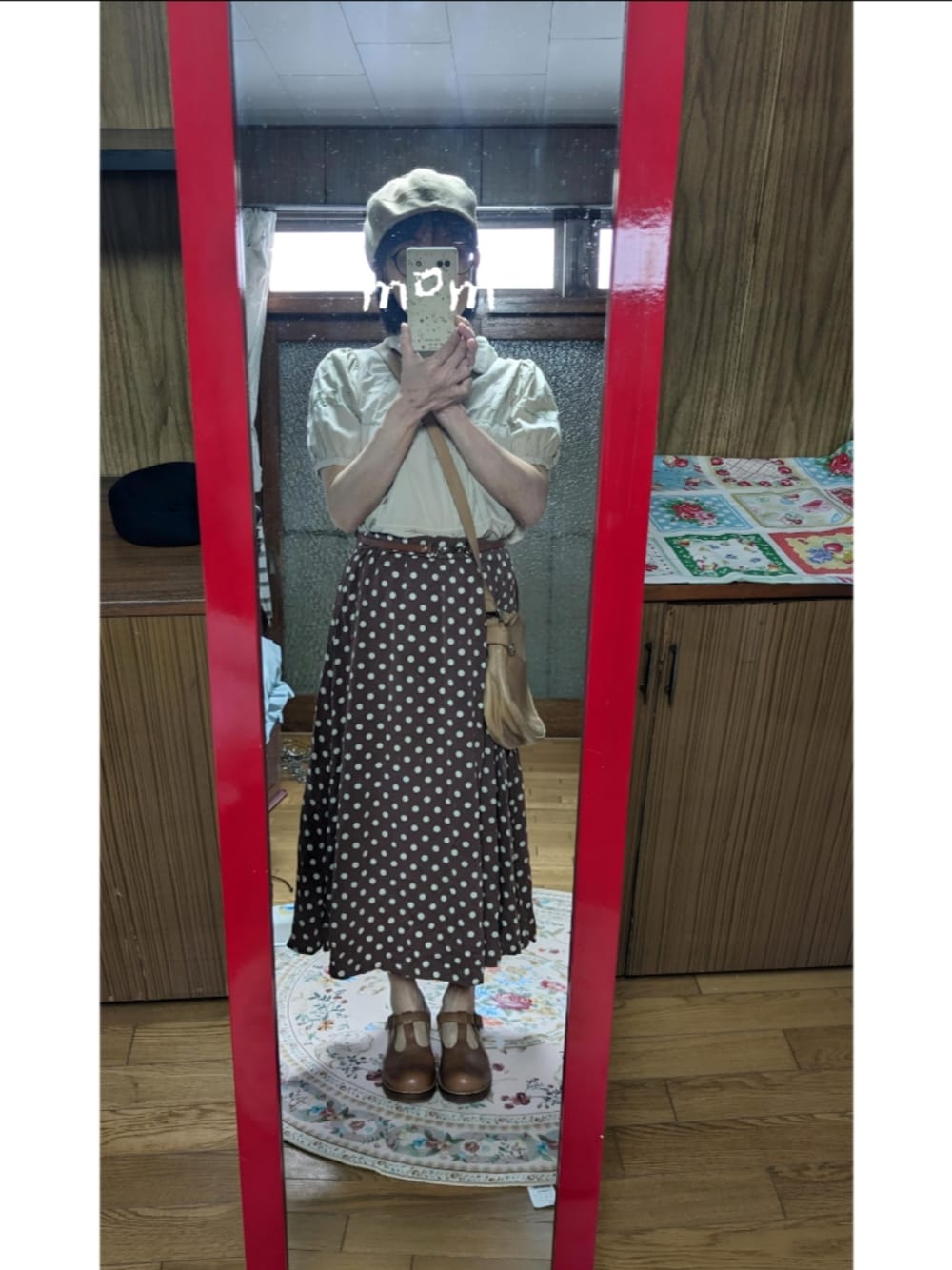 「水玉スカート、水玉大好き、ドット柄、大人女子、シャツ好き集まれ、ティーストラップシューズ、ベレー帽推奨委員会、パフ袖、パフスリーブブラウス、40代、丸襟ブラウス、丸襟大好き、40代女性、レトロコーデ」｜「あしながおじさんのアイテム（その他シューズ、ブラウン系）」を使った、momさん（レディース・150cm）の春コーディネートの1枚目の写真