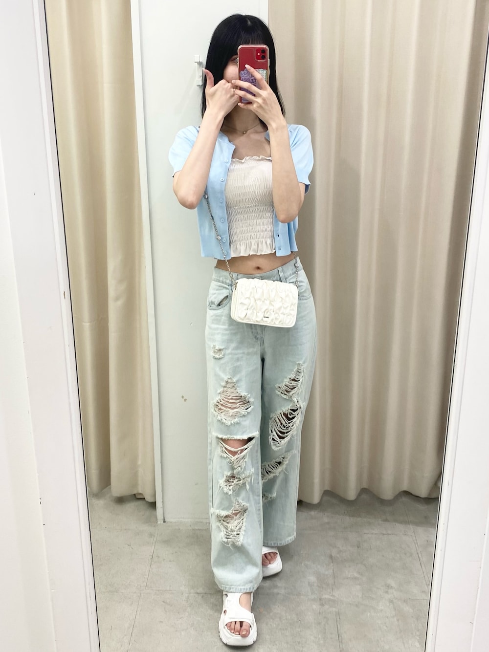 「ナイスクラップ、骨格ウェーブ、高身長、高身長女子、高身長コーデ、ootd、one after another NICE CLAUP、最近のいい感じコーデ、デニム、デニムパンツ、パンツスタイル、オトナカジュアル、お出かけコーデ、おしゃれさんと繋がりたい、オトナ女子」｜「one after another NICE CLAUPのワンポイントロゴ/サマーニットカーディガン（カーディガン/ボレロ、ブルー系）」を使った、moeさん（レディース・174cm）の冬コーディネートの1枚目の写真