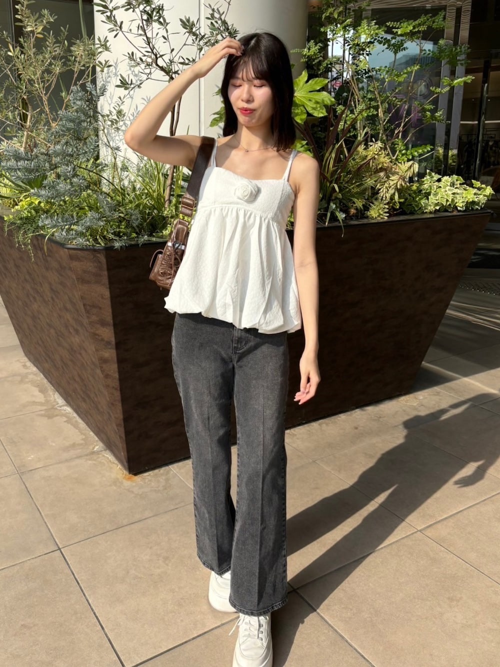 「ナイスクラップ、高身長、骨格ウェーブ、高身長女子、高身長コーデ、ootd、one after another NICE CLAUP、デニム、デニムパンツ、パンツスタイル、シンプルコーデ、お出かけコーデ、オトナカジュアル、おしゃれさんと繋がりたい、オトナ女子」｜「one after another NICE CLAUPのフレアデニムパンツ（デニムパンツ、グレー系）」を使った、moeさん（レディース・174cm）の冬コーディネートの1枚目の写真