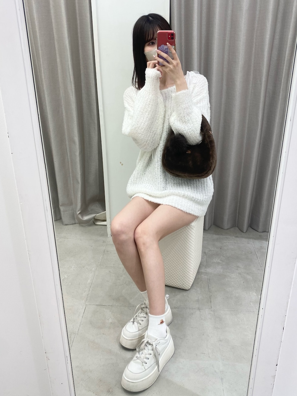 「ホワイトコーデ、クリスマスに着たい服、ナイスクラップ、ootd、骨格ウェーブ、高身長女子、高身長コーデ、高身長、one after another NICE CLAUP、outfit、お出かけコーデ、おしゃれさんと繋がりたい、オトナカジュアル」｜「one after another NICE CLAUPのプラットフォームスニーカー（スニーカー、ホワイト系）」を使った、moeさん（レディース・174cm）の冬コーディネートの1枚目の写真