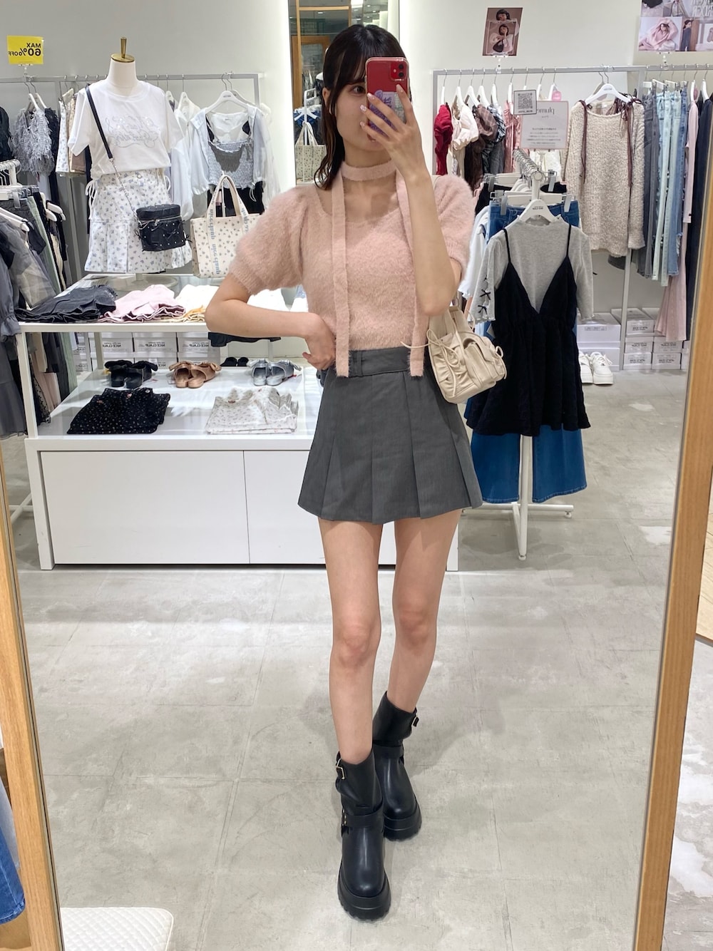 「ナイスクラップ、ピンク、ootd、one after another NICE CLAUP、骨格ウェーブ、高身長、高身長女子、高身長コーデ、お出かけコーデ、オトナ女子、オトナカジュアル、おしゃれさんと繋がりたい、シンプルコーデ、シンプル、スカート」｜「one after another NICE CLAUPのチョーカーセットフェザーニット（ニット/セーター、ピンク系）」を使った、moeさん（レディース・174cm）の冬コーディネートの1枚目の写真