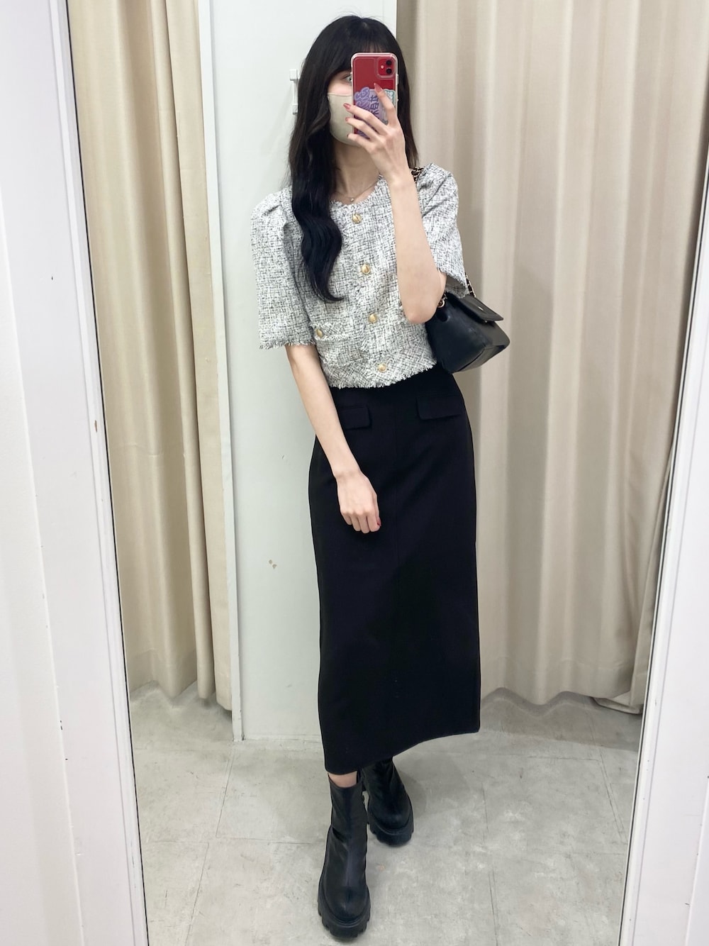 「ナイスクラップ、ootd、one after another NICE CLAUP、骨格ウェーブ、高身長女子、高身長コーデ、モノトーン、モノトーンコーデ、スカート、ブーツ、ブラック、淡色コーデ、テーマパークコーデ、マーメイドスカート、着回しコーデ」｜「one after another NICE CLAUPの【再入荷】ツイードジャケット（ノーカラージャケット、ブラック系）」を使った、moeさん（レディース・174cm）の秋コーディネートの1枚目の写真