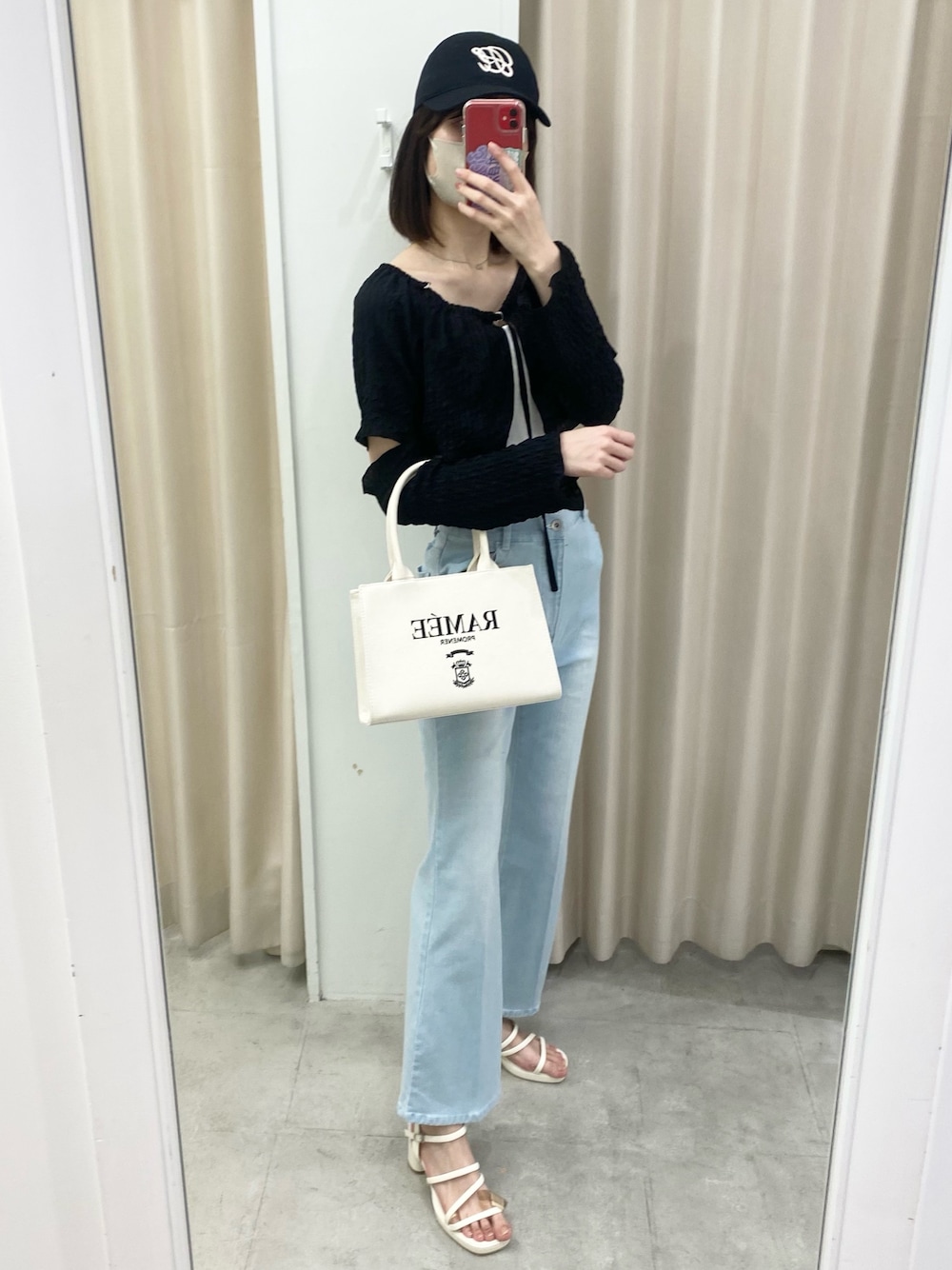 「最近のいい感じコーデ、デニム、デニムパンツ、パンツスタイル、カジュアル、カジュアルコーデ、ナイスクラップ、骨格ウェーブ、高身長、高身長女子、高身長コーデ、オトナカジュアル、キレイめ、オトナカワイイ、着回しコーデ」｜「one after another NICE CLAUPのマルチウェイボレロトップス（Tシャツ/カットソー、ブラック系）」を使った、moeさん（レディース・174cm）の冬コーディネートの1枚目の写真