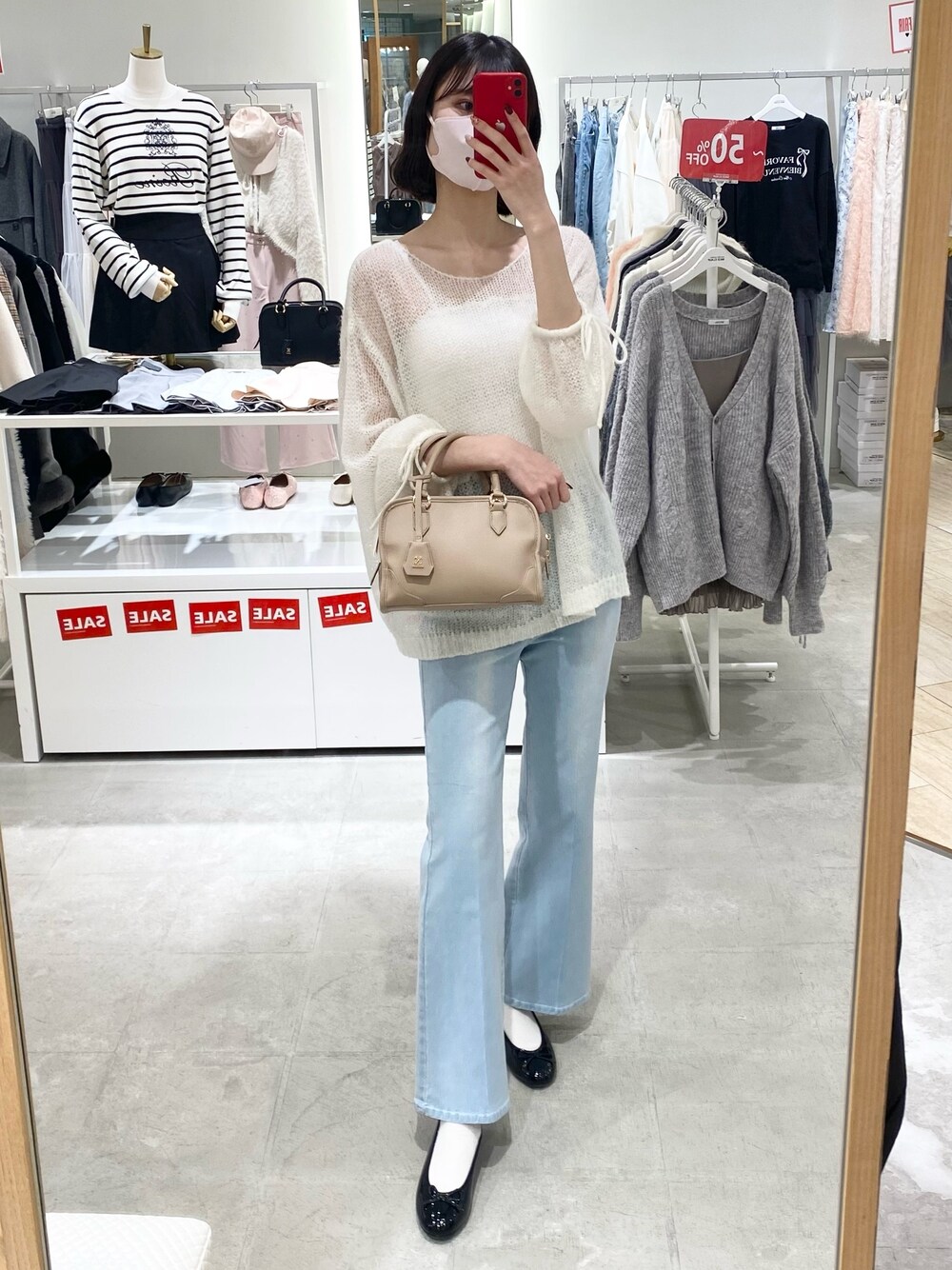 「ナイスクラップ、高身長女子、高身長コーデ、ootd、骨格ウェーブ、お出かけコーデ、デニム、パンツスタイル、シンプルスタイル、大人女子、オトナカジュアル、今日のコーデ、大人コーデ、春色、きれいめカジュアル」｜「one after another NICE CLAUPの美脚ストレッチデニム（デニムパンツ、ブルー系）」を使った、moeさん（レディース・174cm）の冬コーディネートの1枚目の写真