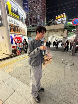 「アイテム（カーゴパンツ、グレー系）」を使った、きりはらさん（メンズ・168cm）の秋コーディネート