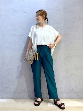 「LEPSIM（レプシィム）のＶネックタックブラウス半袖　952528（シャツ/ブラウス、ホワイト系）」を使った、hanaeさん（レディース・161cm）の夏コーディネート