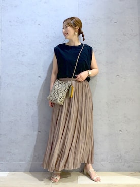 「LEPSIM（レプシィム）のタックインスリーブプルオーバー　949212（Tシャツ/カットソー、ブラック系）」を使った、hanaeさん（レディース・161cm）の夏コーディネート