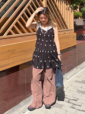 「FREE'S MART（フリーズマート）の◆ シアー小花刺繍シャーリングギャザーキャミワンピース（ワンピース、ブラック系）」を使った、kurumi_.mfmさん（レディース・158cm）の夏コーディネート