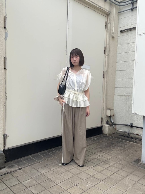 カップ付きクロップドキャミソール