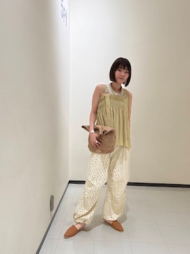 「アイテム（その他シューズ、イエロー系）」を使った、わらちゃんさん（レディース・162cm）の夏コーディネート