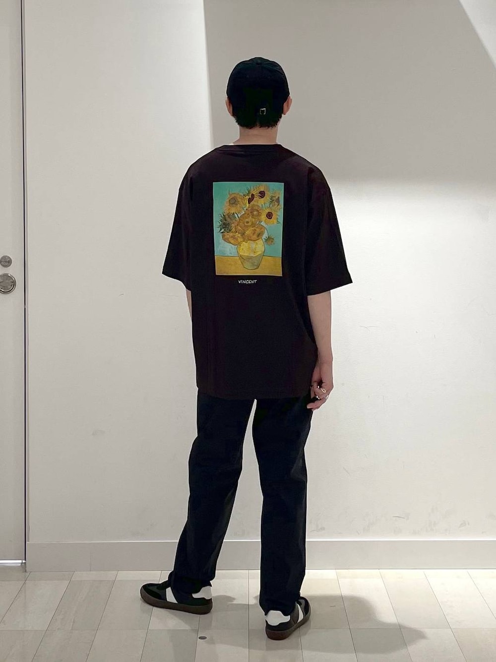 「高身長、カジュアル、ユニセックス、テーマパーク、休日コーデ、春コーデ、差し色コーデ、アウトドア、旅行、Tシャツ、GLOBAL WORK、andSTトレンド、人気アイテムをチェック！、スウェット、アウター」｜「GLOBAL WORKの洗えるツイルキャップ/252006（キャップ、ブラック系）」を使った、ゆーすけさん（メンズ・176cm）の夏コーディネートの1枚目の写真