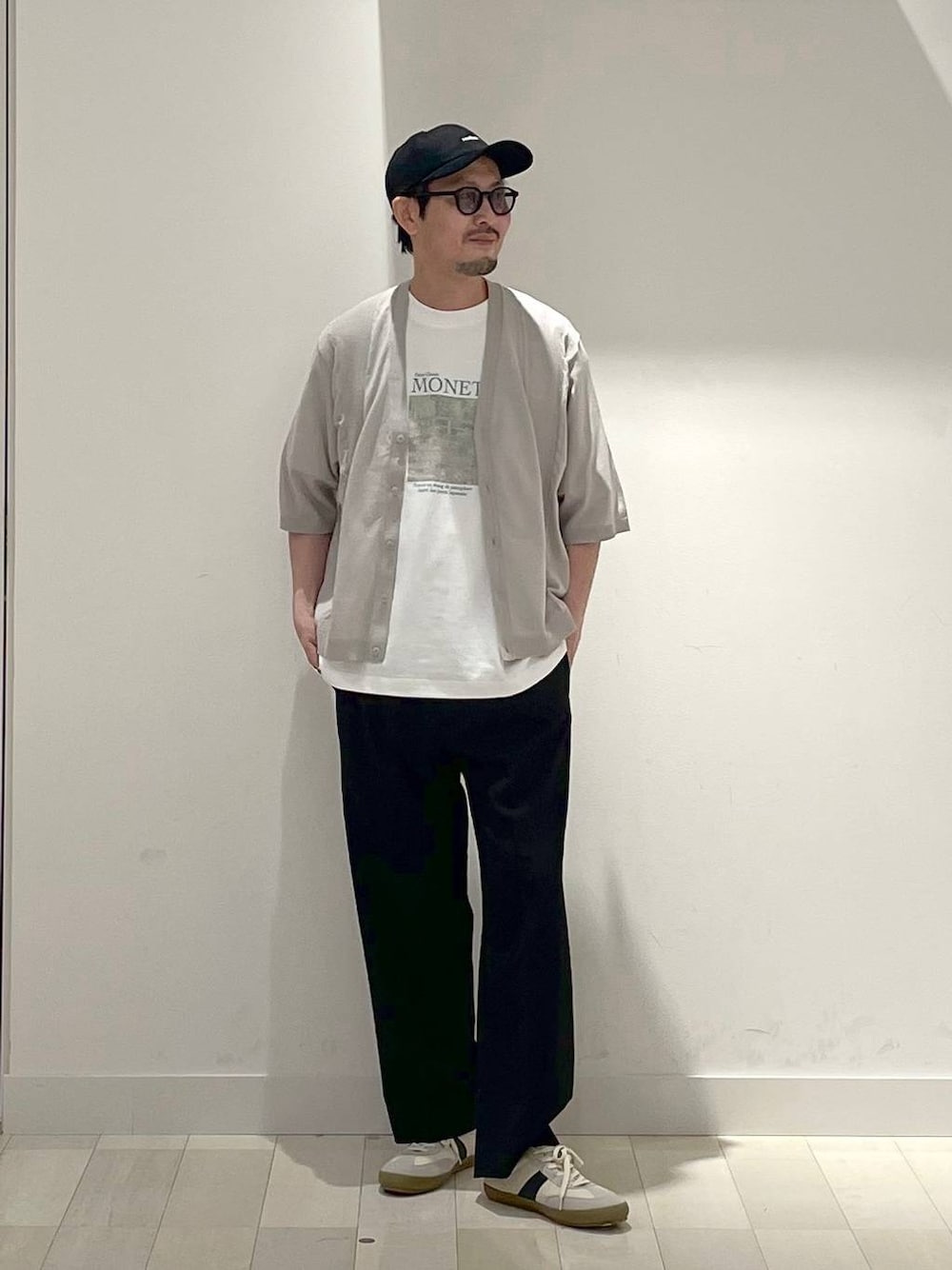 「高身長、カジュアル、ユニセックス、テーマパーク、休日コーデ、春コーデ、差し色コーデ、アウトドア、旅行、Tシャツ、GLOBAL WORK、andSTトレンド、人気アイテムをチェック！、ニット、アウター」｜「GLOBAL WORKの洗えるツイルキャップ/252006（キャップ、ブラック系）」を使った、ゆーすけさん（メンズ・176cm）の夏コーディネートの1枚目の写真