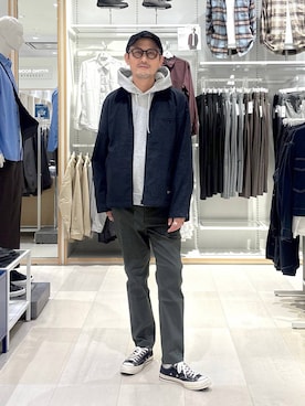 「GLOBAL WORK（グローバルワーク）のスゴラクストレッチスリムパンツ/601335（その他パンツ、グリーン系）」を使った、ゆーすけさん（メンズ）の秋コーディネート