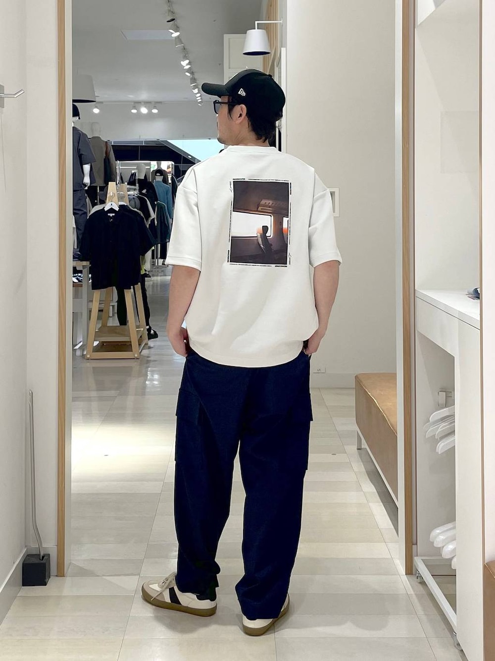 「高身長、カジュアル、ユニセックス、テーマパーク、休日コーデ、春コーデ、差し色コーデ、アウトドア、旅行、Tシャツ、GLOBAL WORK、andSTトレンド、人気アイテムをチェック！、スウェット、アウター」｜「GLOBAL WORKの【NEWERA】9FORTY/260083（キャップ、ブラック系）」を使った、ゆーすけさん（メンズ・176cm）の春コーディネートの1枚目の写真