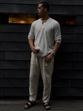「アイテム（その他トップス、ホワイト系）」を使った、JJさん（メンズ・188cm）の秋コーディネート