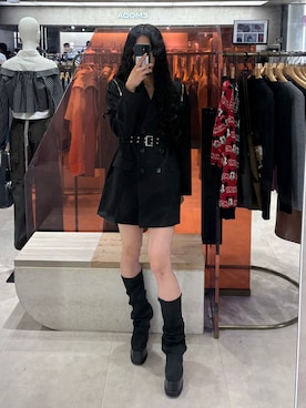 「MURUA（ムルーア）のジャケットライクZIPミニワンピース（テーラードジャケット、ブラック系）」を使った、成田すみれさん（レディース・171cm）の春コーディネート