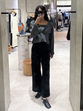 「MURUA（ムルーア）のマルチウェイシャツ（シャツ/ブラウス、グレー系）」を使った、成田すみれさん（レディース・171cm）の春コーディネート