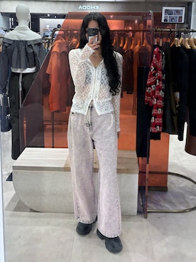 「MURUA（ムルーア）のスウィッチングスリーブレースフーディ（パーカー、ホワイト系）」を使った、成田すみれさん（レディース・171cm）の春コーディネート