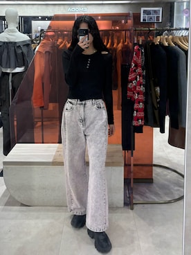 「MURUA（ムルーア）のオーバーラップトップス（Tシャツ/カットソー、ブラック系）」を使った、成田すみれさん（レディース・171cm）の春コーディネート