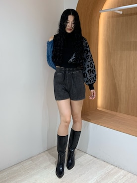 「MURUA（ムルーア）のアイテム（パンツ）」を使った、成田すみれさん（レディース・171cm）の秋コーディネート