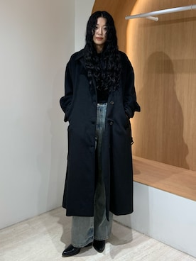 「MURUA（ムルーア）のアイテム（デニムパンツ）」を使った、成田すみれさん（レディース・171cm）の秋コーディネート