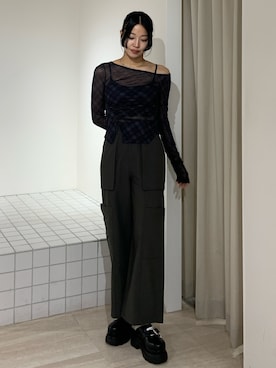 「MURUA（ムルーア）のアイテム（カーゴパンツ）」を使った、成田すみれさん（レディース・171cm）の秋コーディネート