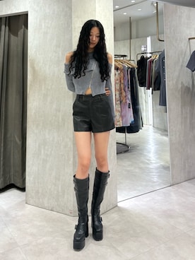 「MURUA（ムルーア）のショルダーオープンZIPニット　秋服　冬服（ニット/セーター、グレー系）」を使った、成田すみれさん（レディース・171cm）の秋コーディネート