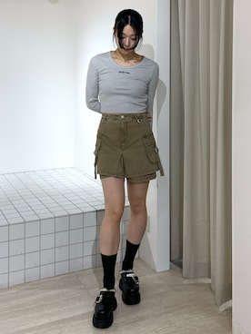 「MURUA（ムルーア）のアイテム（スカート）」を使った、成田すみれさん（レディース・171cm）の秋コーディネート