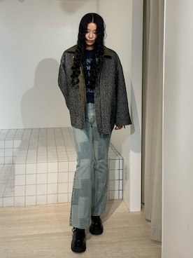 「MURUA（ムルーア）のアイテム（デニムパンツ）」を使った、成田すみれさん（レディース・171cm）の秋コーディネート