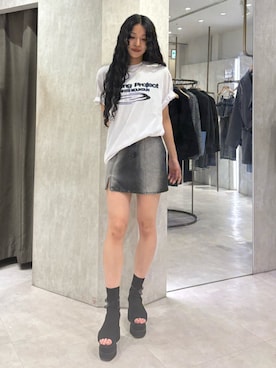 「MURUA（ムルーア）のダブルベルトソックブーツ（ブーツ、ブラック系）」を使った、成田すみれさん（レディース・171cm）の春コーディネート