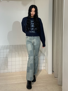 「MURUA（ムルーア）のアイテム（デニムパンツ）」を使った、成田すみれさん（レディース・171cm）の秋コーディネート