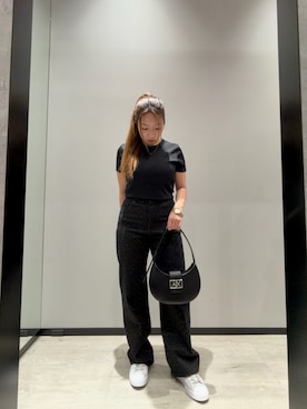 「ARMANI EXCHANGE（アルマーニエクスチェンジ）の【A|X アルマーニ エクスチェンジ】AXメタリックロゴ ヘビーリブジャージークロップドトップス（Tシャツ/カットソー、ブラック系）」を使った、hnchaさん（レディース・160cm）の冬コーディネート