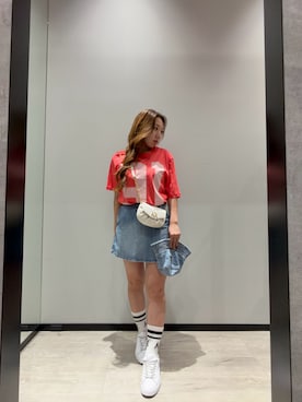 「ARMANI EXCHANGE（アルマーニエクスチェンジ）の【A|X アルマーニ エクスチェンジ】91ロゴ 半袖クルーネックTシャツ/REGULAR+（Tシャツ/カットソー、ピンク系）」を使った、hnchaさん（レディース・160cm）の春コーディネート