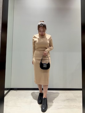 「ARMANI EXCHANGE（アルマーニエクスチェンジ）の【A|X アルマーニ エクスチェンジ】AXメタリックロゴ ヘビーリブジャージーワンピース（EC限定カラー含）（ワンピース、ベージュ系）」を使った、hnchaさん（レディース・160cm）の冬コーディネート